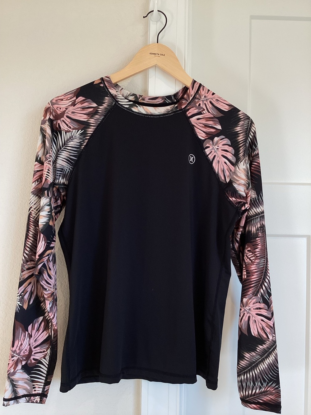 🌊Hurley Women’s Long-Sleeve Surf Shirt Rash Guard New Black Floral Large